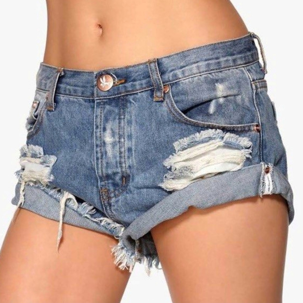 One x One Teaspoon Hawks Relaxed Fit High Rise Twisted Cuff Hem Distressed Short